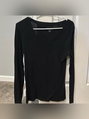 🖤Black V-Neck Long Sleeve Shirt🖤